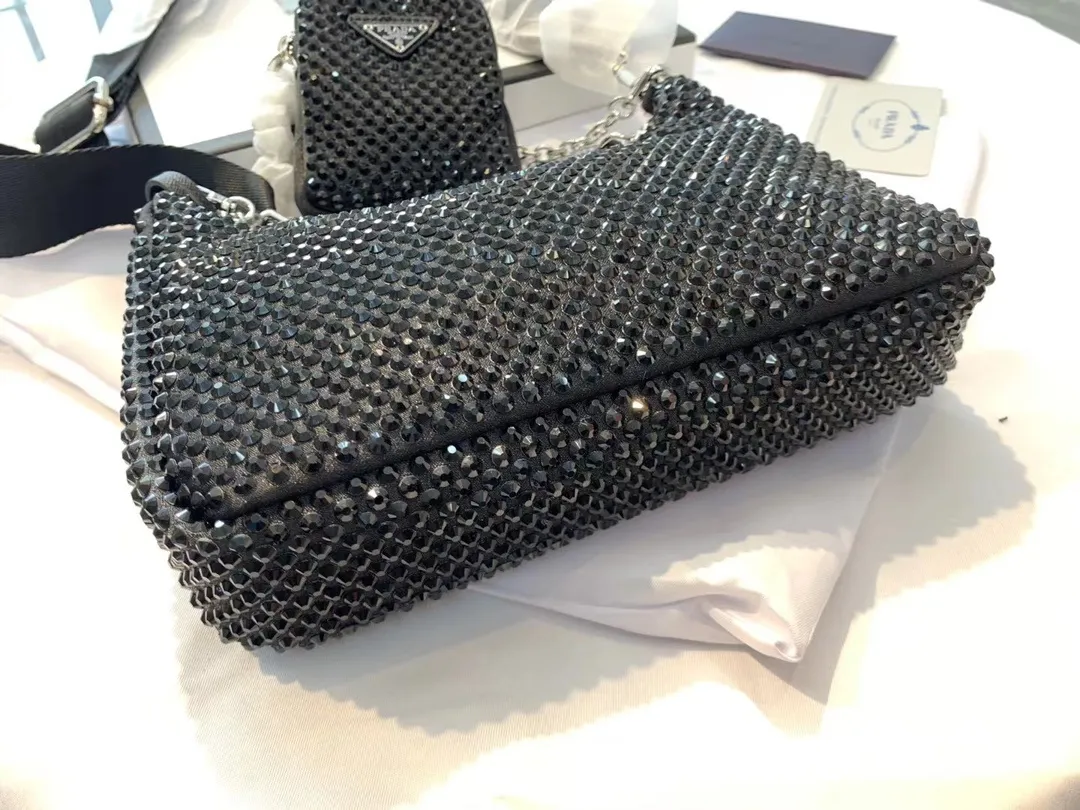 All categories Official website "Brand Women's Bags" Women's Bags 💙 PRADA 2022 Official New Prada Crossbody Bag Wholesale 58001900 High Quality Specifications: 22-18-6.5CM