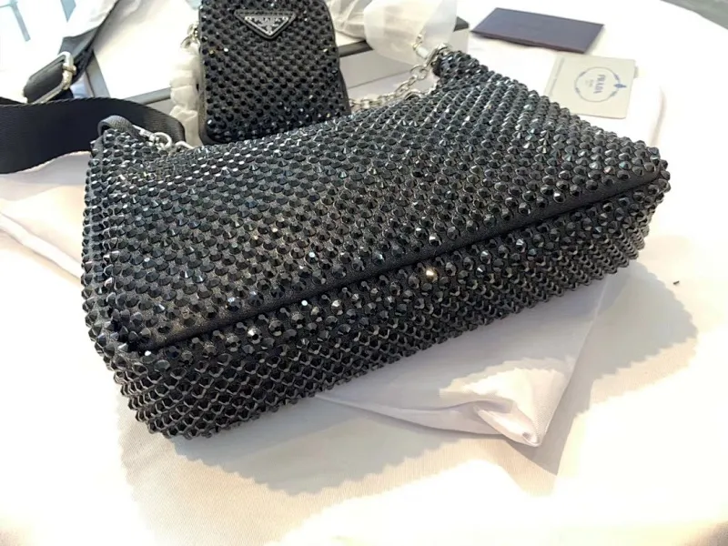 All categories Official website "Brand Women's Bags" Women's Bags 💙 PRADA 2022 Official New Prada Crossbody Bag Wholesale 58001900 High Quality Specifications: 22-18-6.5CM