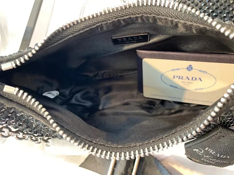 All categories Official website "Brand Women's Bags" Women's Bags 💙 PRADA 2022 Official New Prada Crossbody Bag Wholesale 58001900 High Quality Specifications: 22-18-6.5CM