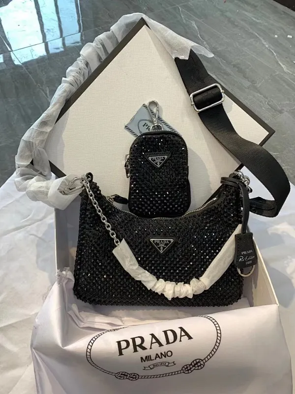 All categories Official website "Brand Women's Bags" Women's Bags 💙 PRADA 2022 Official New Prada Crossbody Bag Wholesale 58001900 High Quality Specifications: 22-18-6.5CM