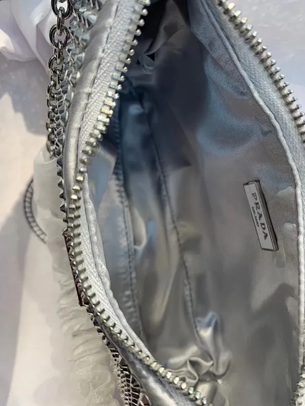 All categories Official website "Brand Women's Bags" Women's Bags 💙 PRADA 2022 Official New Prada Crossbody Bag Wholesale 58001900 High Quality Specifications: 22-18-6.5CM