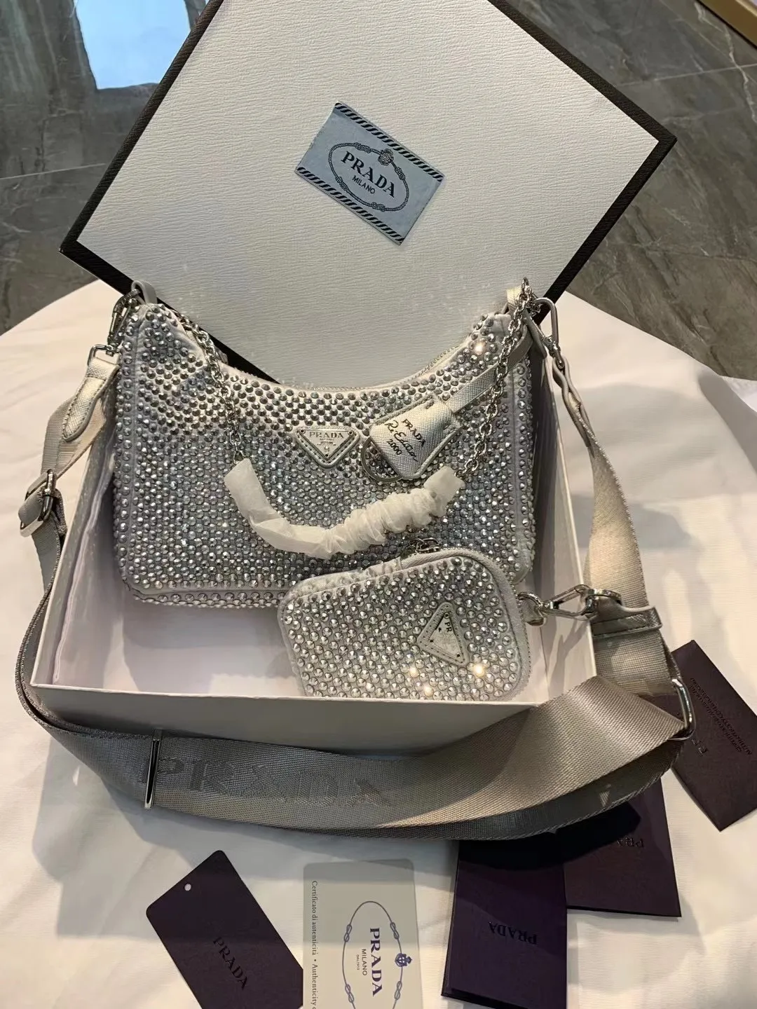 All categories Official website "Brand Women's Bags" Women's Bags 💙 PRADA 2022 Official New Prada Crossbody Bag Wholesale 58001900 High Quality Specifications: 22-18-6.5CM