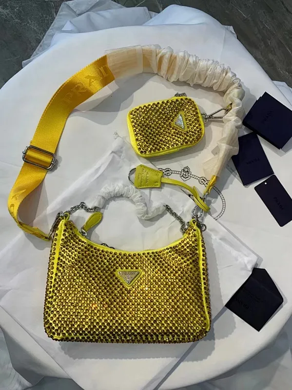 All categories Official website "Brand Women's Bags" Women's Bags 💙 PRADA 2022 Official New Prada Crossbody Bag Wholesale 58001900 High Quality Specifications: 22-18-6.5CM