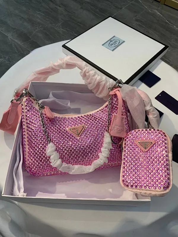 All categories Official website "Brand Women's Bags" Women's Bags 💙 PRADA 2022 Official New Prada Crossbody Bag Wholesale 58001900 High Quality Specifications: 22-18-6.5CM