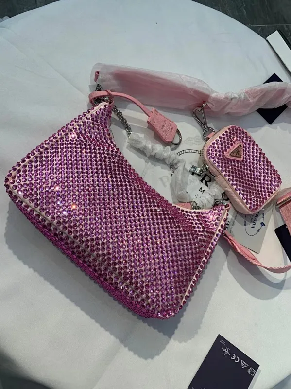 All categories Official website "Brand Women's Bags" Women's Bags 💙 PRADA 2022 Official New Prada Crossbody Bag Wholesale 58001900 High Quality Specifications: 22-18-6.5CM