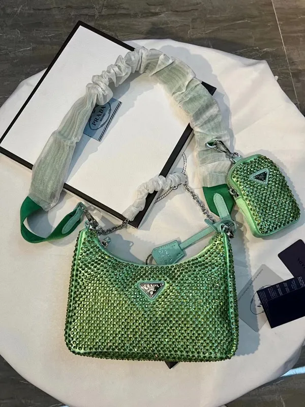 All categories Official website "Brand Women's Bags" Women's Bags 💙 PRADA 2022 Official New Prada Crossbody Bag Wholesale 58001900 High Quality Specifications: 22-18-6.5CM