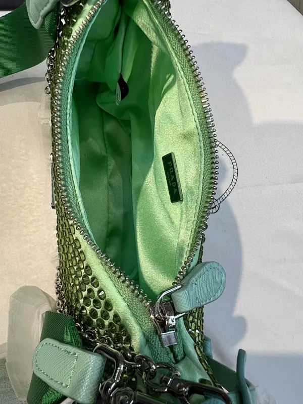 All categories Official website "Brand Women's Bags" Women's Bags 💙 PRADA 2022 Official New Prada Crossbody Bag Wholesale 58001900 High Quality Specifications: 22-18-6.5CM