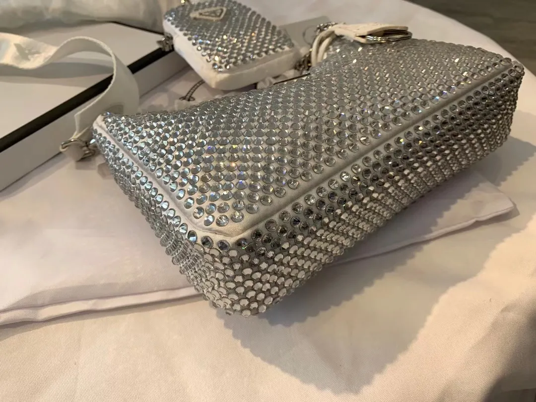 All categories Official website "Brand Women's Bags" Women's Bags 💙 PRADA 2022 Official New Prada Crossbody Bag Wholesale 58001900 High Quality Specifications: 22-18-6.5CM