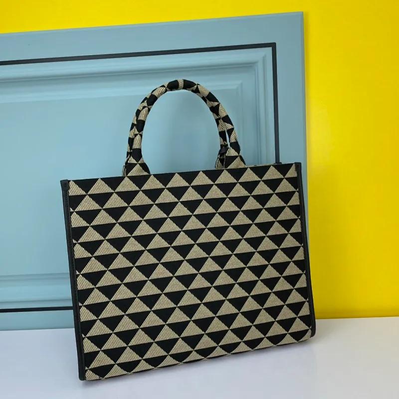 All categories Official website "Brand Women's Bags" Women's Bags 💙 PRADA 2022 official new Prada handbag wholesale 58003200 Original order quality Size: 39-31-11 CM