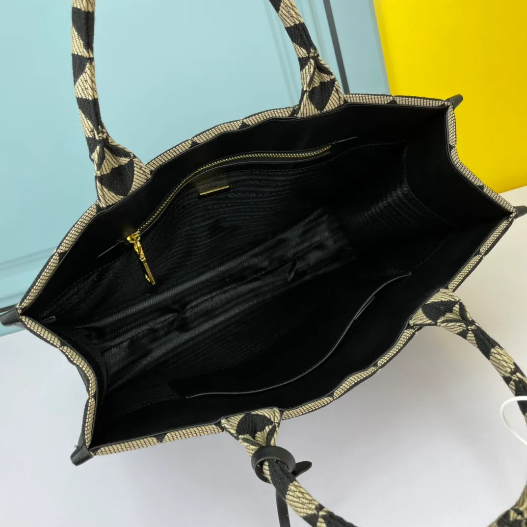 All categories Official website "Brand Women's Bags" Women's Bags 💙 PRADA 2022 official new Prada handbag wholesale 58003200 Original order quality Size: 39-31-11 CM