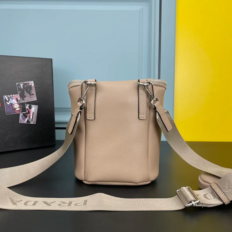 All categories Official website "Brand Women's Bags" Women's Bags 💙 PRADA 2022 Official New Prada Crossbody Bag Wholesale 58002200 High Quality Size: 21-15-15CM