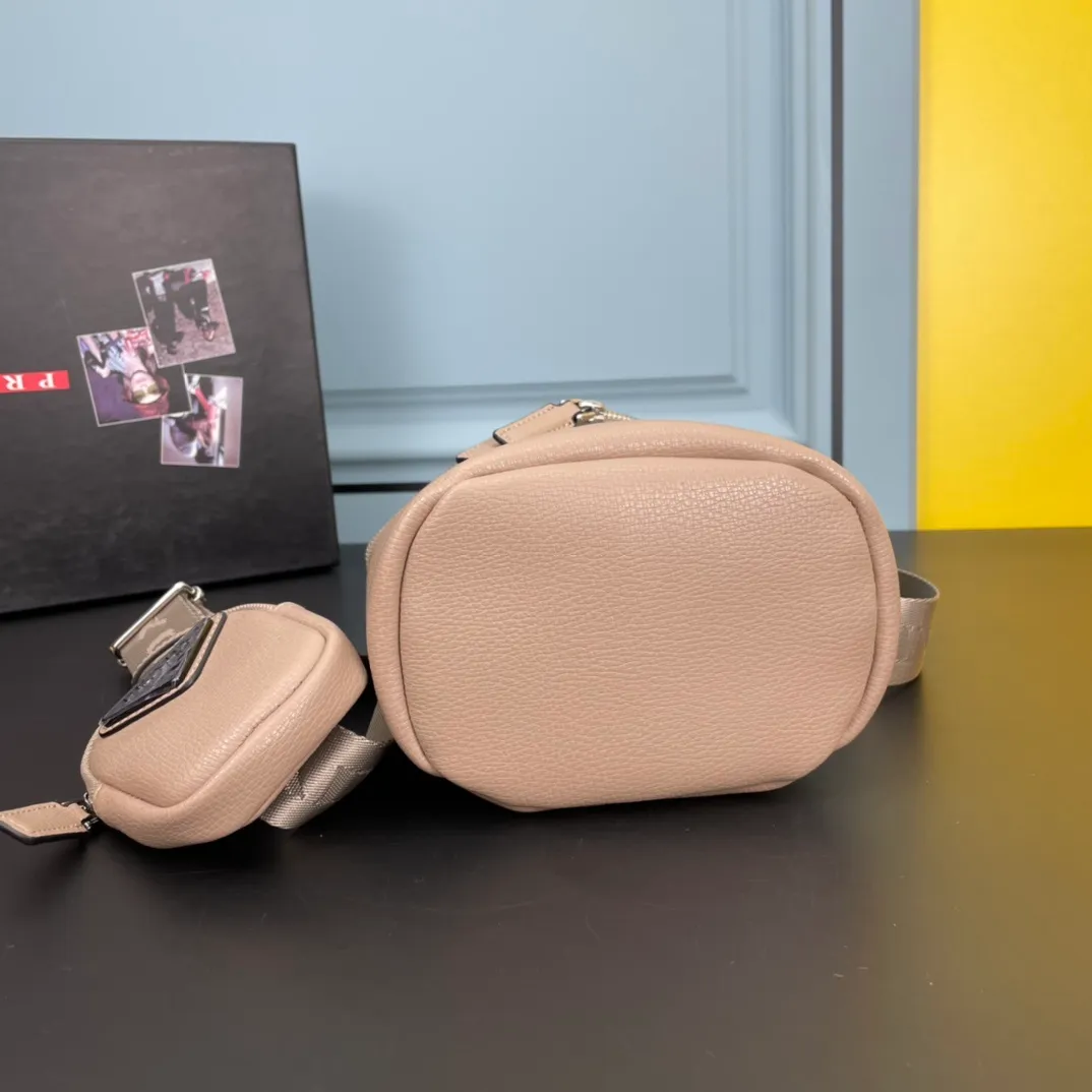 All categories Official website "Brand Women's Bags" Women's Bags 💙 PRADA 2022 Official New Prada Crossbody Bag Wholesale 58002200 High Quality Size: 21-15-15CM