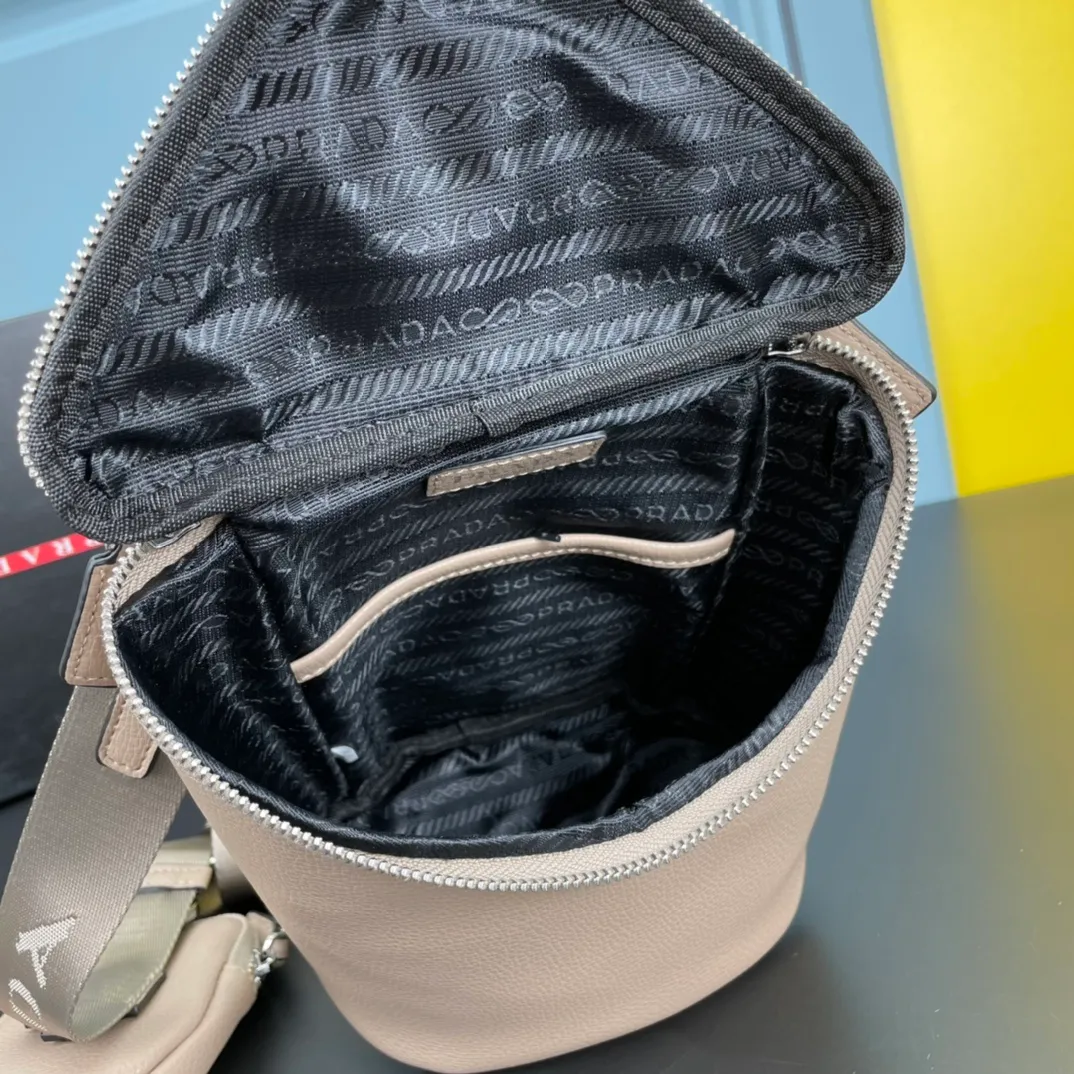 All categories Official website "Brand Women's Bags" Women's Bags 💙 PRADA 2022 Official New Prada Crossbody Bag Wholesale 58002200 High Quality Size: 21-15-15CM
