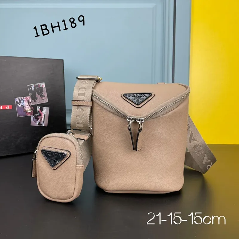 All categories Official website "Brand Women's Bags" Women's Bags 💙 PRADA 2022 Official New Prada Crossbody Bag Wholesale 58002200 High Quality Size: 21-15-15CM