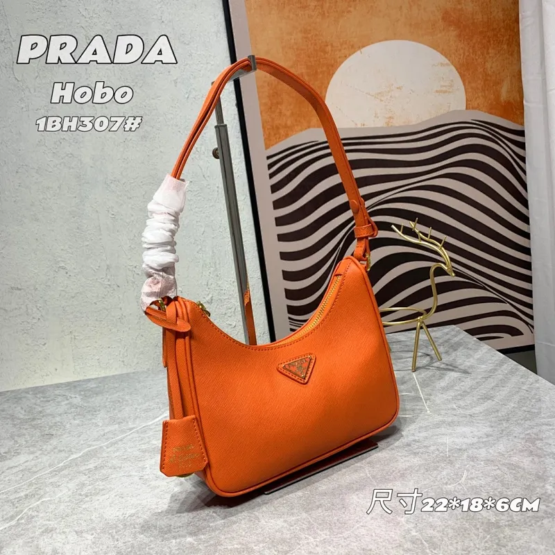 All Categories Official Website "Brand Women's Bags" Women's Bags 💙 PRADA Prada 2022 counter latest hobo women's full leather armpit bag 1BH307 is made of cross-grain cowhide imported from Italy, triangle brand metal hardware, equipped with a small tag keychain, 80 cm adjustable shoulder strap, single shoulder + crossbody + handheld multi-functional carrying method, cloth lining, 175 OEM code. size: