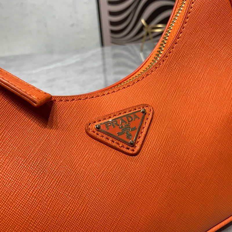 All Categories Official Website "Brand Women's Bags" Women's Bags 💙 PRADA Prada 2022 counter latest hobo women's full leather armpit bag 1BH307 is made of cross-grain cowhide imported from Italy, triangle brand metal hardware, equipped with a small tag keychain, 80 cm adjustable shoulder strap, single shoulder + crossbody + handheld multi-functional carrying method, cloth lining, 175 OEM code. size:
