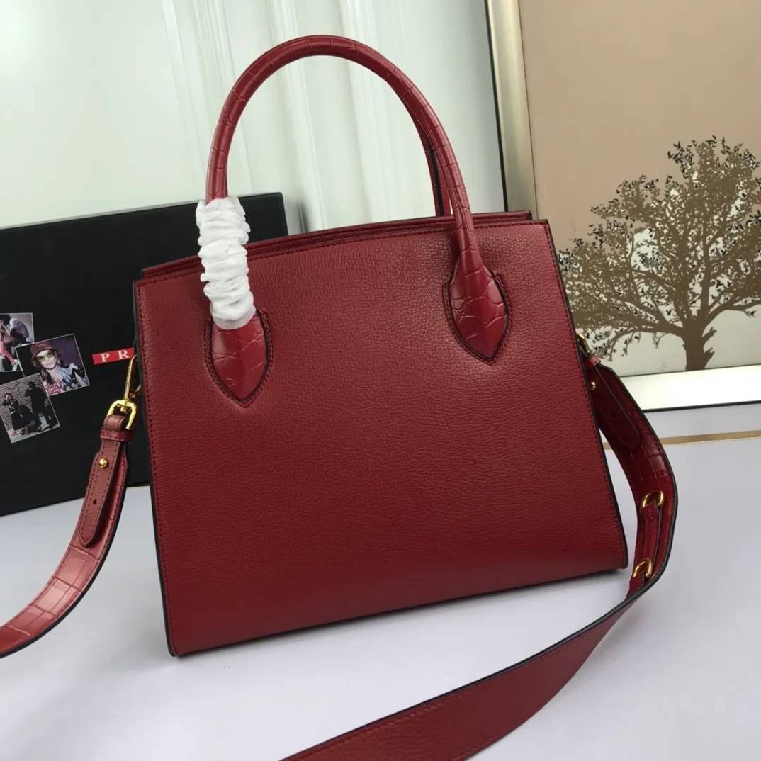 All categories Official website "Brand Women's Bags" Women's Bags 💙 PRADA 2022 official new Prada calfskin handbag wholesale 58002500 High quality Size: 30-24-15CM