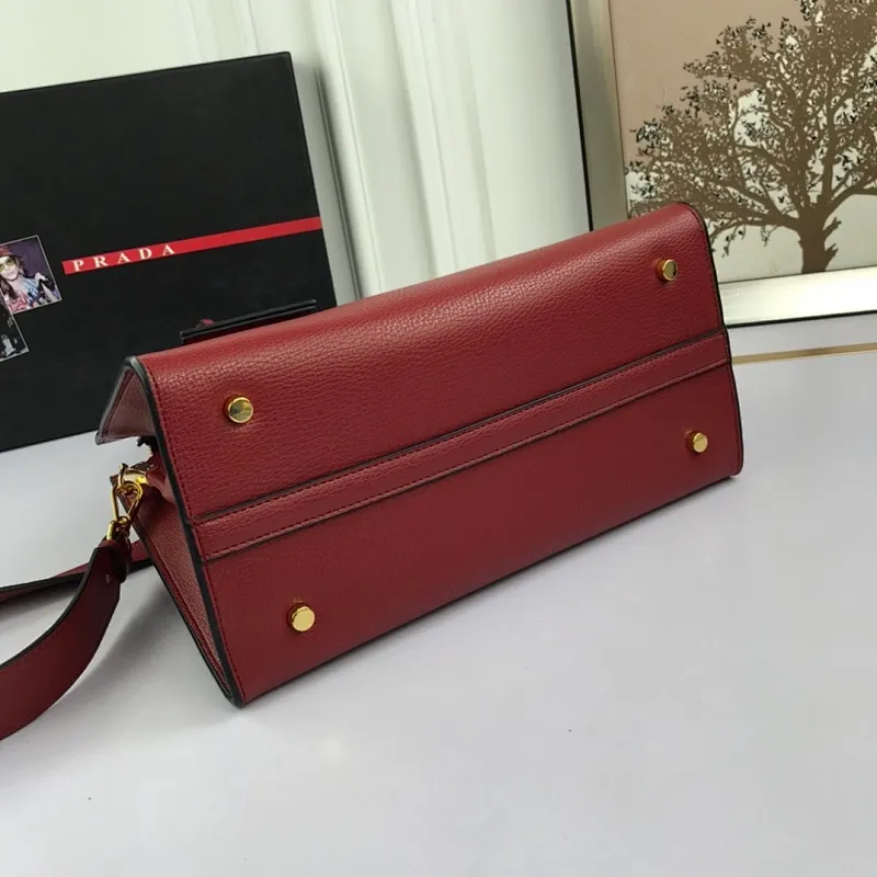 All categories Official website "Brand Women's Bags" Women's Bags 💙 PRADA 2022 official new Prada calfskin handbag wholesale 58002500 High quality Size: 30-24-15CM