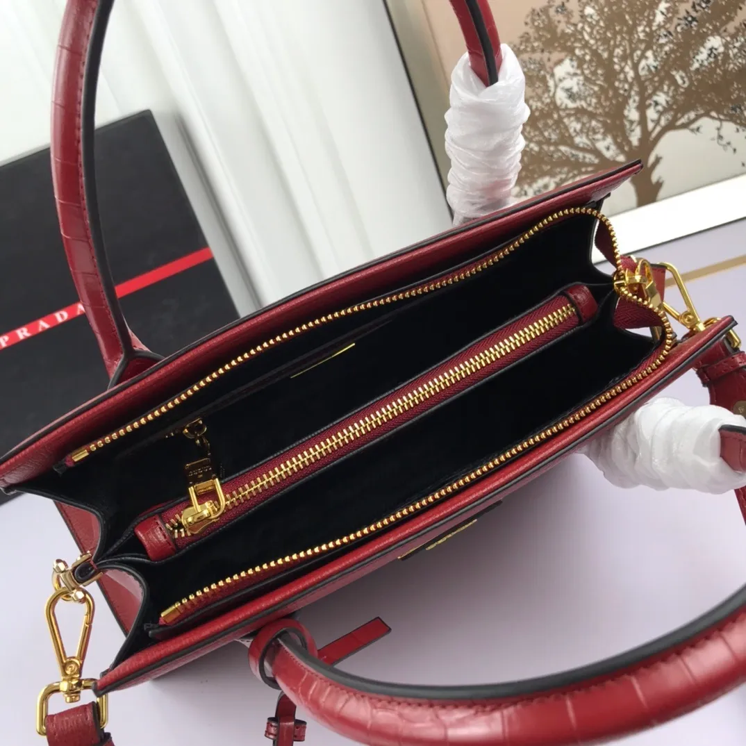 All categories Official website "Brand Women's Bags" Women's Bags 💙 PRADA 2022 official new Prada calfskin handbag wholesale 58002500 High quality Size: 30-24-15CM