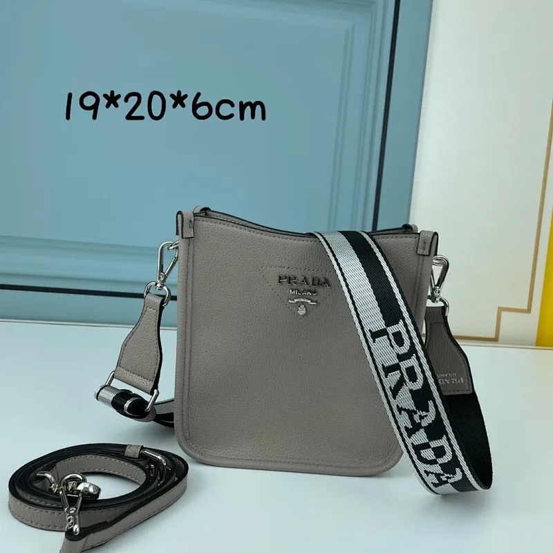 All categories Official website "Brand Women's Bags" Women's Bags 💙 PRADA 2022 Official New Prada Crossbody Bag Wholesale 58001700 High Quality Size: 19-6-20CM