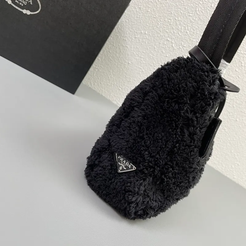 All categories Official website "Brand Women's Bags" Women's Bags 💙 PRADA replica PRADA, fine imitation PRADA bags, PRADA shoulder bags, 2023 official latest version PRADA armpit bag, lamb wool, bag factory, original material, size: 27-18-6CM