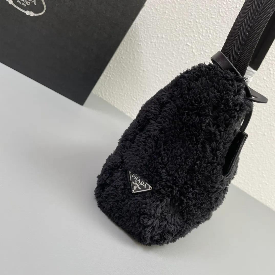 All categories Official website "Brand Women's Bags" Women's Bags 💙 PRADA replica PRADA, fine imitation PRADA bags, PRADA shoulder bags, 2023 official latest version PRADA armpit bag, lamb wool, bag factory, original material, size: 27-18-6CM