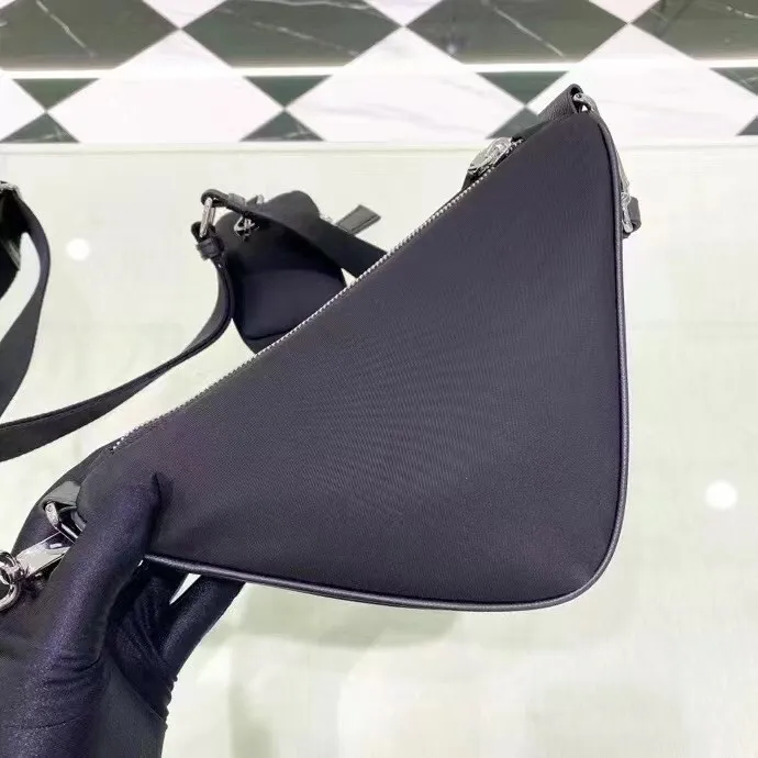 All categories Official website "Brand Women's Bags" Women's Bags 💙 PRADA 2022 official new Prada crossbody bag wholesale Original order quality 58002800 Size: 26-14-12 Cm