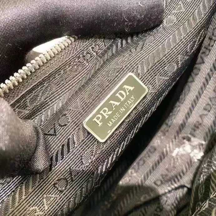 All categories Official website "Brand Women's Bags" Women's Bags 💙 PRADA 2022 official new Prada crossbody bag wholesale Original order quality 58002800 Size: 26-14-12 Cm