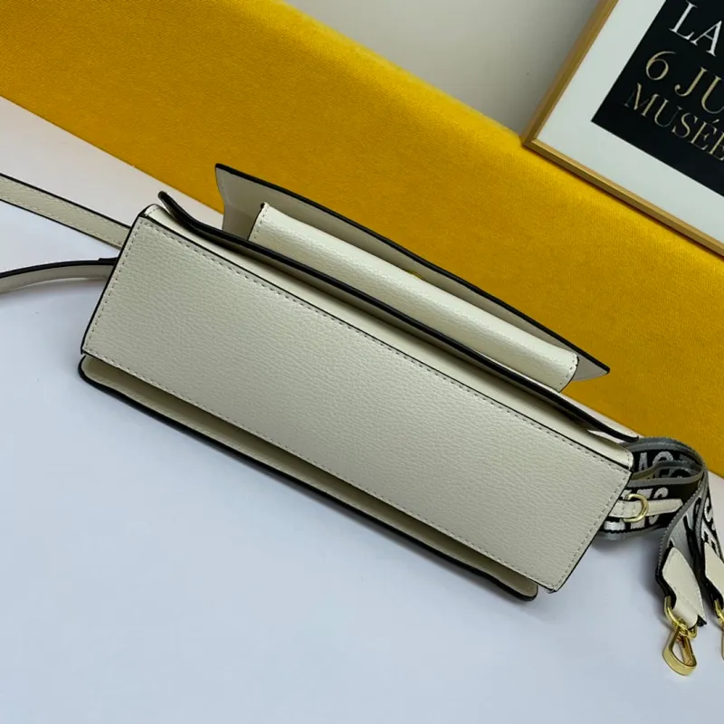 All categories Official website "Brand Women's Bags" Women's Bags 💙 PRADA 2022 official new Prada leather crossbody bag wholesale 58002300 High quality Size: 27-17-10CM