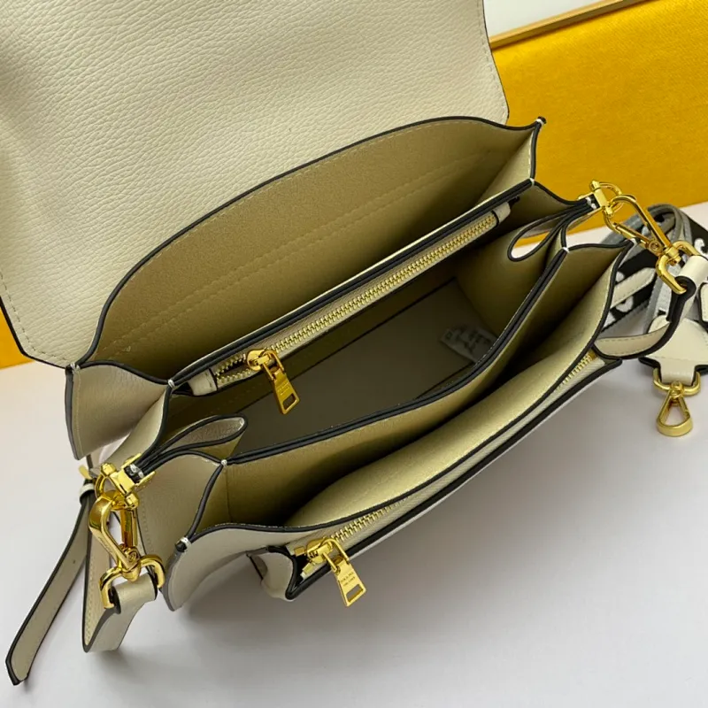 All categories Official website "Brand Women's Bags" Women's Bags 💙 PRADA 2022 official new Prada leather crossbody bag wholesale 58002300 High quality Size: 27-17-10CM