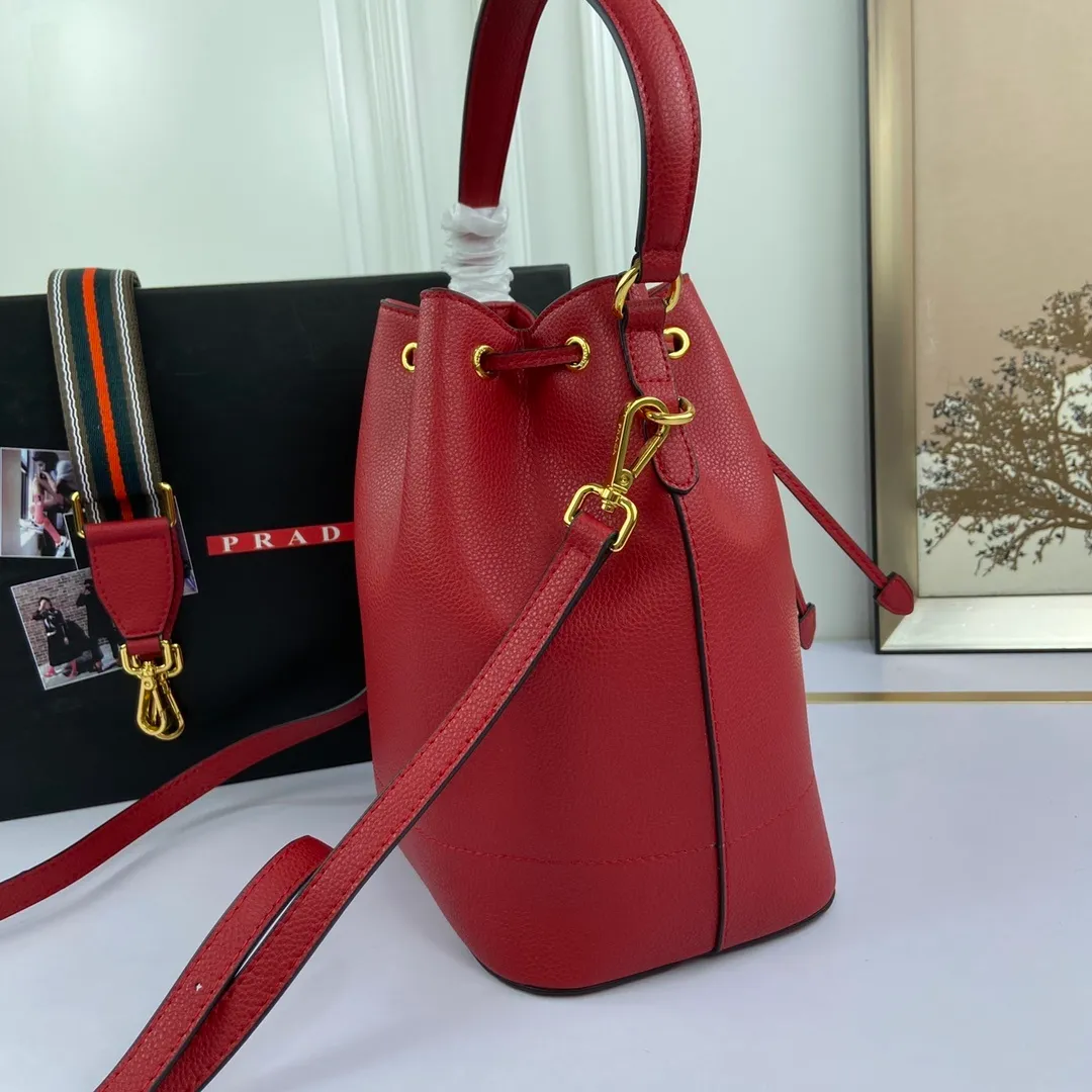 All categories Official website "Brand Women's Bags" Women's Bags 💙 PRADA 2022 official new Prada calfskin pebbled crossbody bag wholesale 58002300 High quality Size: 21-25-15CM