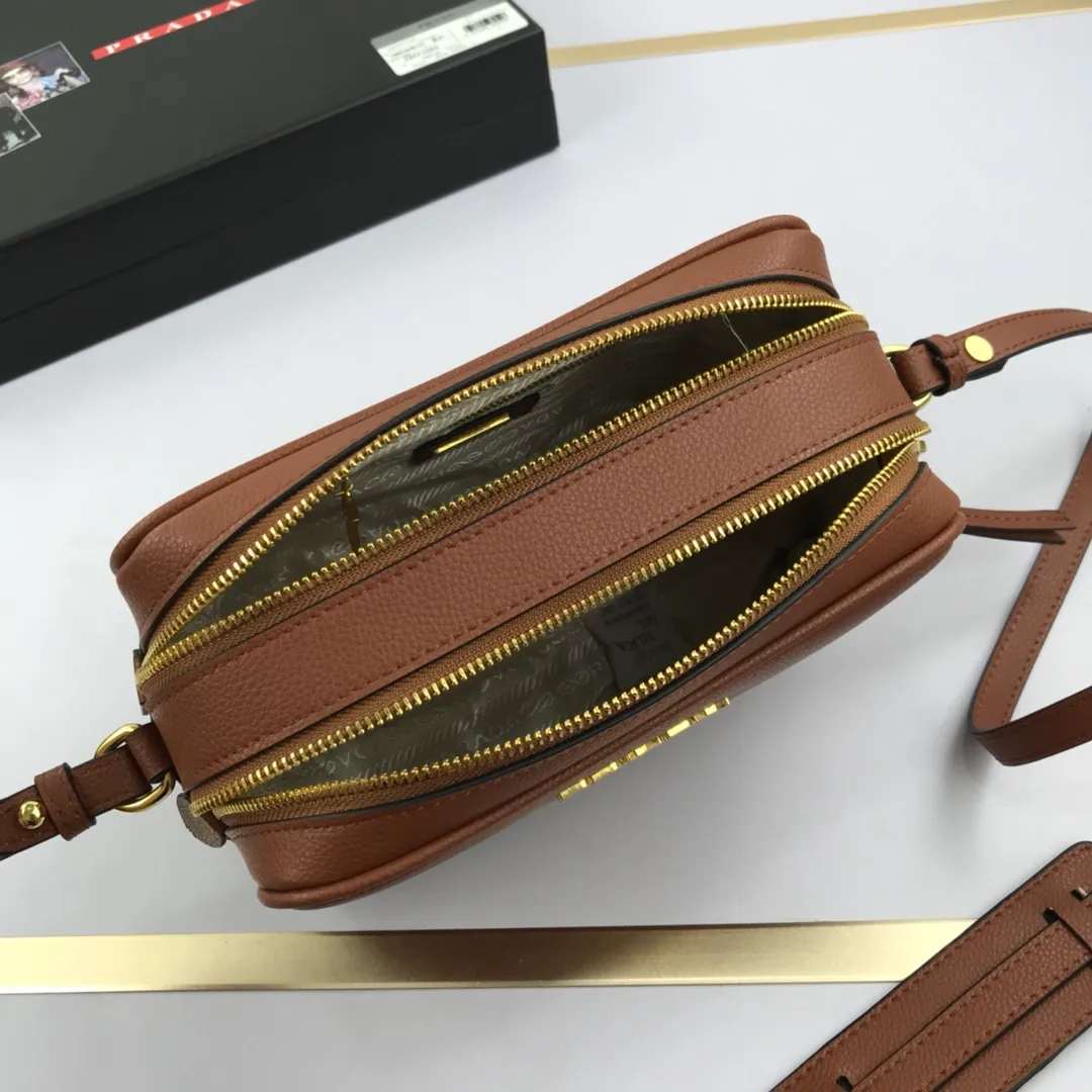 All categories Official website "Brand Women's Bags" Women's Bags 💙 PRADA 2022 Official New Prada Imported Cowhide Crossbody Bag Wholesale 58002000 High Quality Size: 23-16-10CM