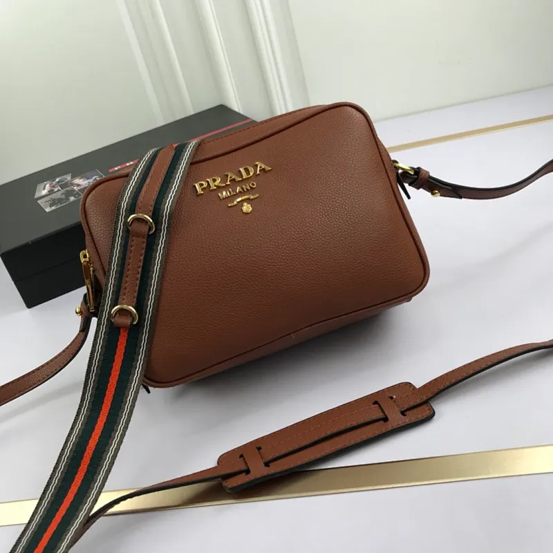 All categories Official website "Brand Women's Bags" Women's Bags 💙 PRADA 2022 Official New Prada Imported Cowhide Crossbody Bag Wholesale 58002000 High Quality Size: 23-16-10CM