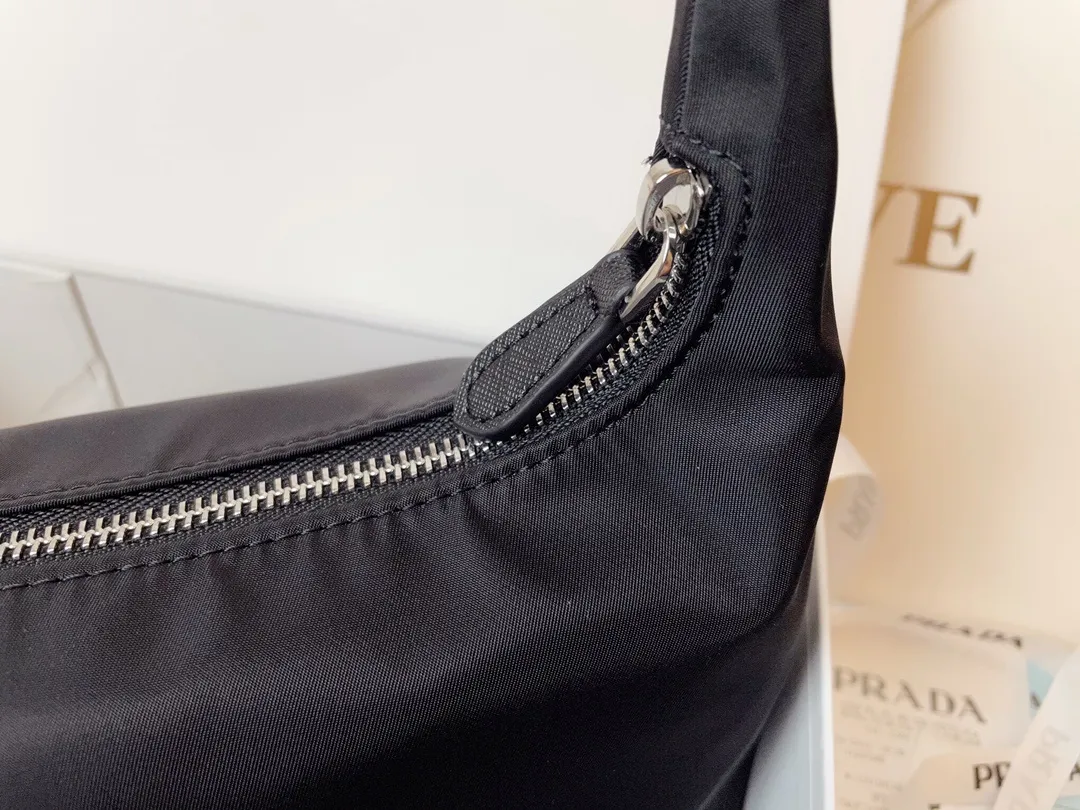 All Categories Official Website "Brand Women's Bags" Women's Bags 💙 PRADA 2024 Latest Prada Underarm Bag