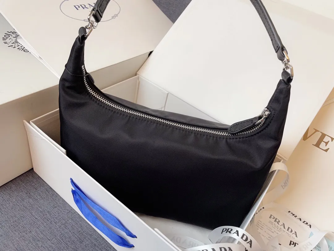 All Categories Official Website "Brand Women's Bags" Women's Bags 💙 PRADA 2024 Latest Prada Underarm Bag