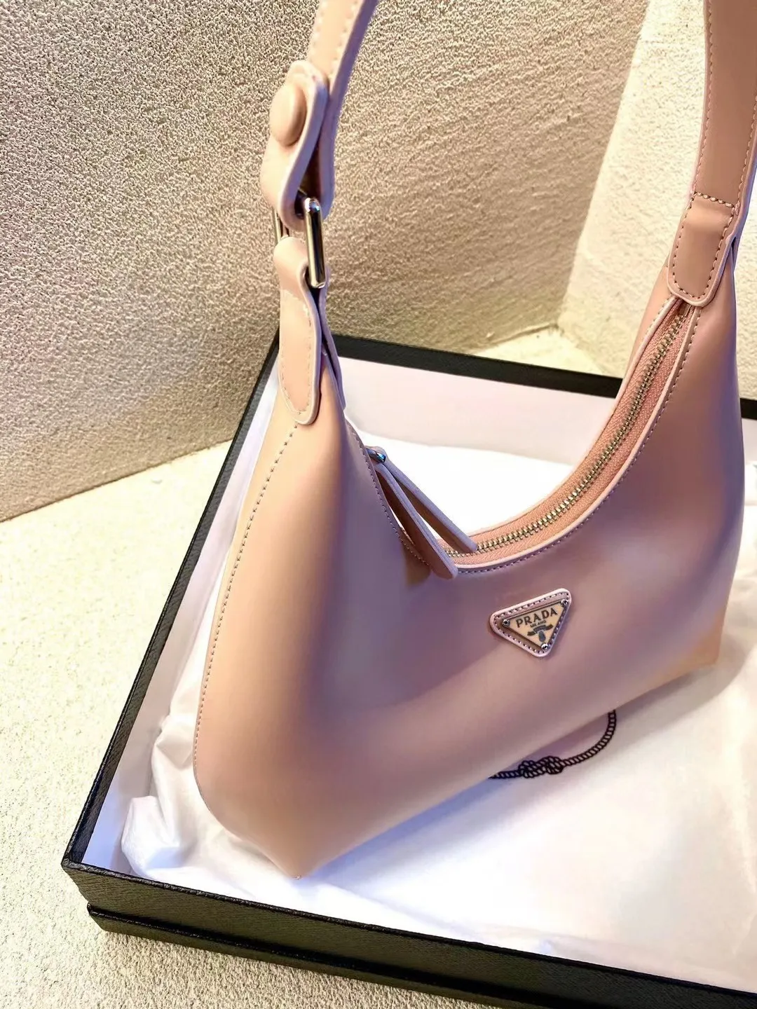 All categories Official website "Brand Women's Bags" Women's Bags 💙 PRADA Fine imitation PRADA, high imitation PRADA bags, PRADA crossbody bags, 2023 official latest version PRADA armpit bags, PRADA bag factory, recommended bags, size: 31-13CM