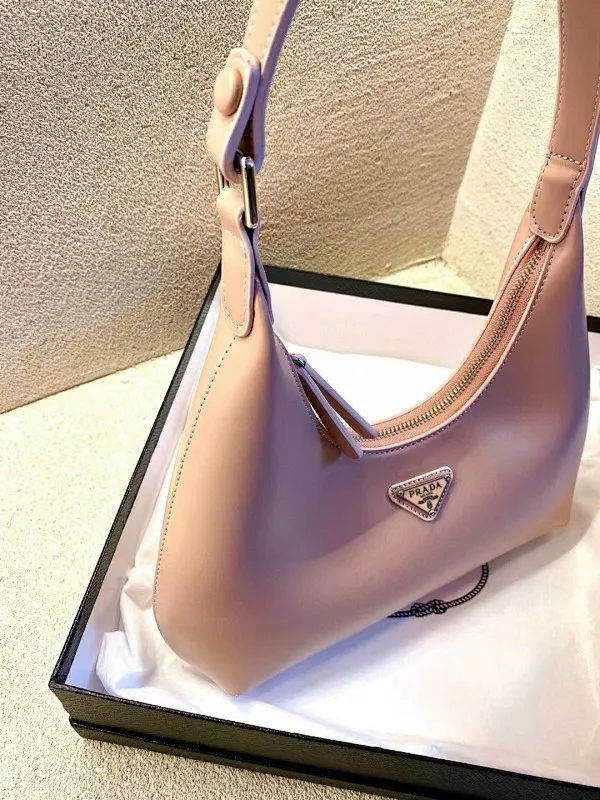 All categories Official website "Brand Women's Bags" Women's Bags 💙 PRADA Fine imitation PRADA, high imitation PRADA bags, PRADA crossbody bags, 2023 official latest version PRADA armpit bags, PRADA bag factory, recommended bags, size: 31-13CM