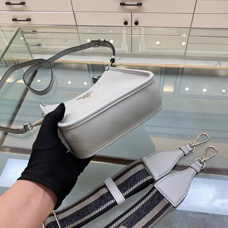 All categories Official website "Brand Women's Bags" Women's Bags 💙 PRADA 2022 official new Prada crossbody bag wholesale Original order quality 58005500 Size: 20-19-6Cm