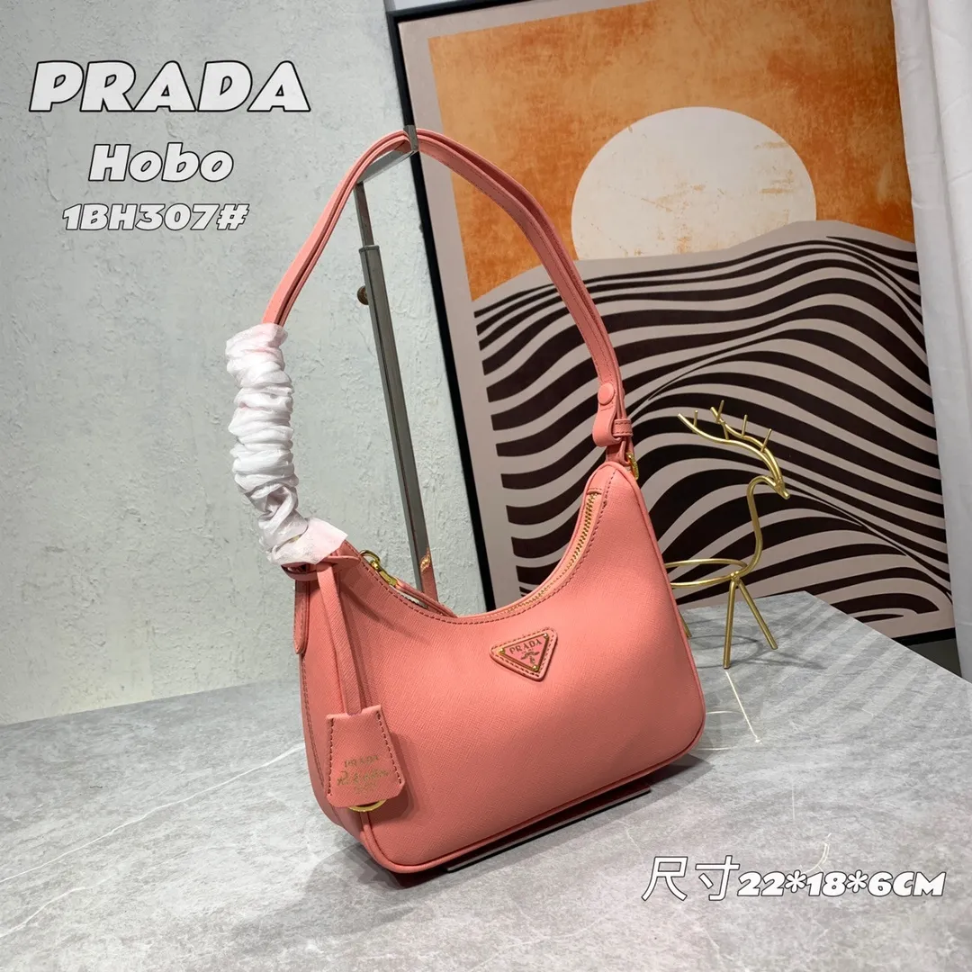 All Categories Official Website "Brand Women's Bags" Women's Bags 💙 PRADA Prada 2022 counter latest hobo women's full leather armpit bag 1BH307 is made of cross-grain cowhide imported from Italy, triangle brand metal hardware, equipped with a small tag keychain, 80 cm adjustable shoulder strap, single shoulder + crossbody + handheld multi-functional carrying method, cloth lining, 175 OEM code. size: