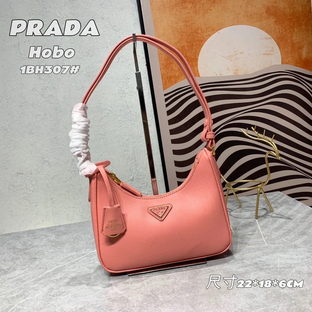 All Categories Official Website "Brand Women's Bags" Women's Bags 💙 PRADA Prada 2022 counter latest hobo women's full leather armpit bag 1BH307 is made of cross-grain cowhide imported from Italy, triangle brand metal hardware, equipped with a small tag keychain, 80 cm adjustable shoulder strap, single shoulder + crossbody + handheld multi-functional carrying method, cloth lining, 175 OEM code. size: