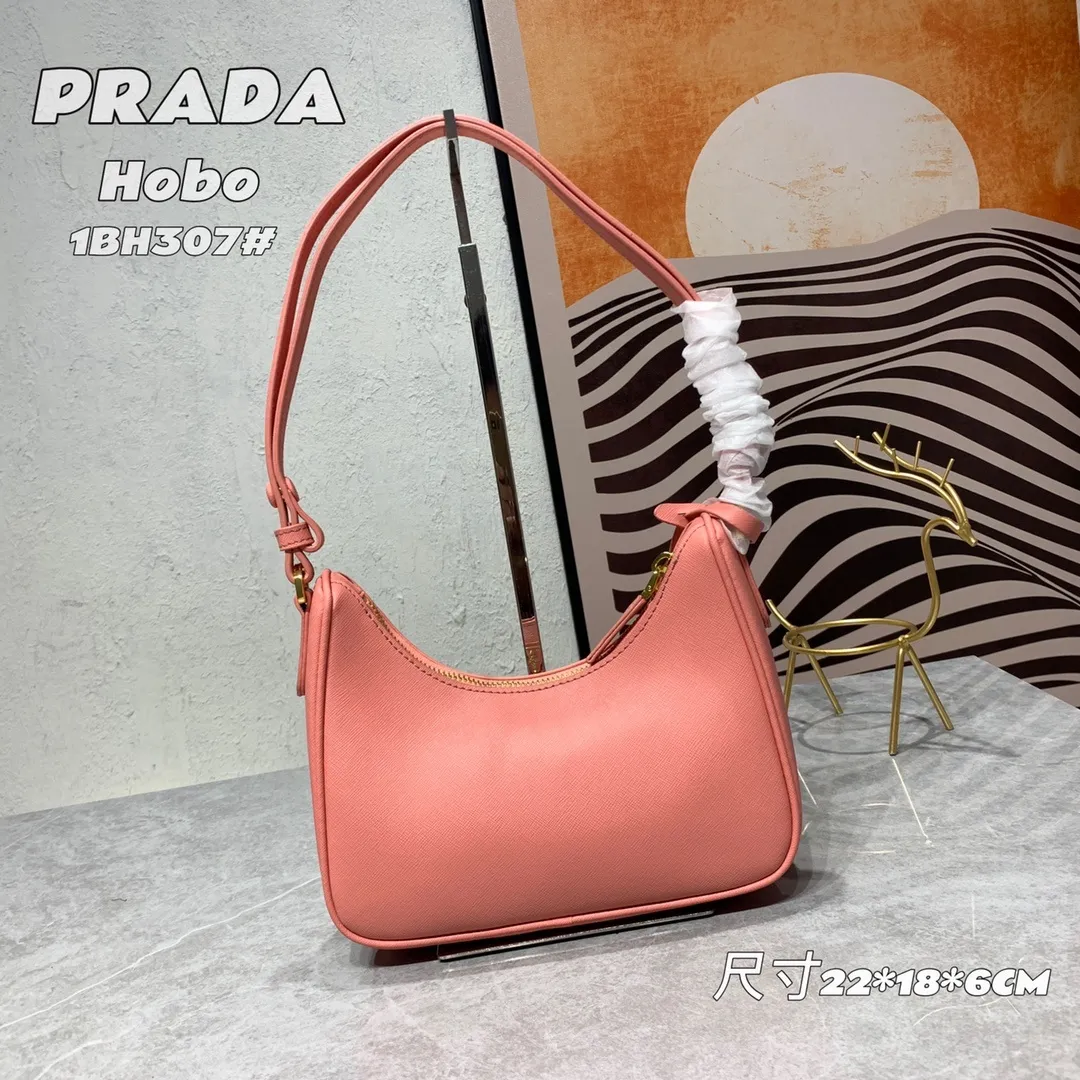 All Categories Official Website "Brand Women's Bags" Women's Bags 💙 PRADA Prada 2022 counter latest hobo women's full leather armpit bag 1BH307 is made of cross-grain cowhide imported from Italy, triangle brand metal hardware, equipped with a small tag keychain, 80 cm adjustable shoulder strap, single shoulder + crossbody + handheld multi-functional carrying method, cloth lining, 175 OEM code. size: