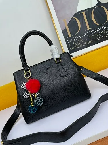 All categories Official website "Brand Women's Bags" Women's Bags 💙 PRADA 2022 official new Prada calfskin handbag wholesale 58002500 High quality Size: 30-22-13CM