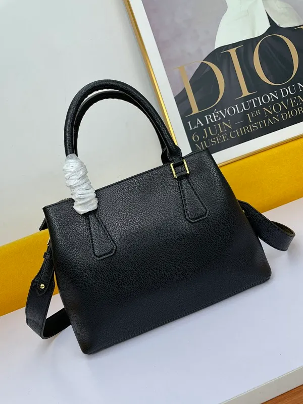 All categories Official website "Brand Women's Bags" Women's Bags 💙 PRADA 2022 official new Prada calfskin handbag wholesale 58002500 High quality Size: 30-22-13CM
