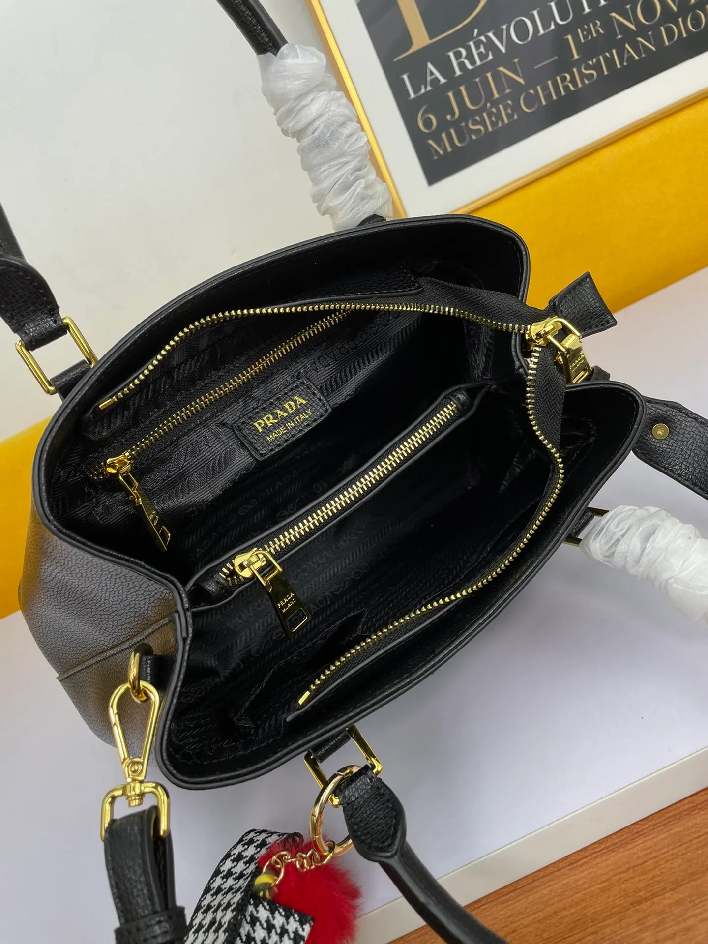 All categories Official website "Brand Women's Bags" Women's Bags 💙 PRADA 2022 official new Prada calfskin handbag wholesale 58002500 High quality Size: 30-22-13CM