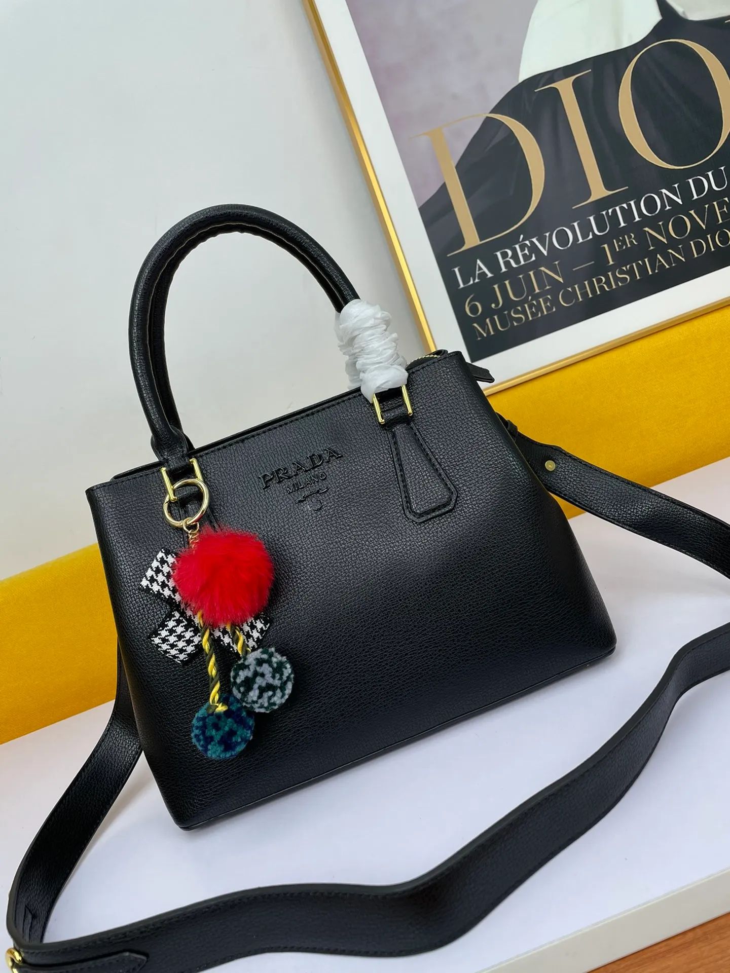 All categories Official website "Brand Women's Bags" Women's Bags 💙 PRADA 2022 official new Prada calfskin handbag wholesale 58002500 High quality Size: 30-22-13CM
