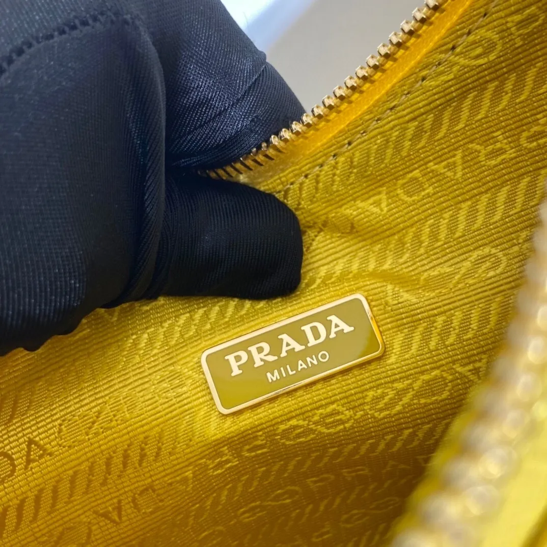 All Categories Official Website "Brand Women's Bags" Women's Bags 💙 PRADA 2022 Official New Prada Underarm Bag Wholesale 58003900 Original Order Quality Size: 23-17-6.5CM