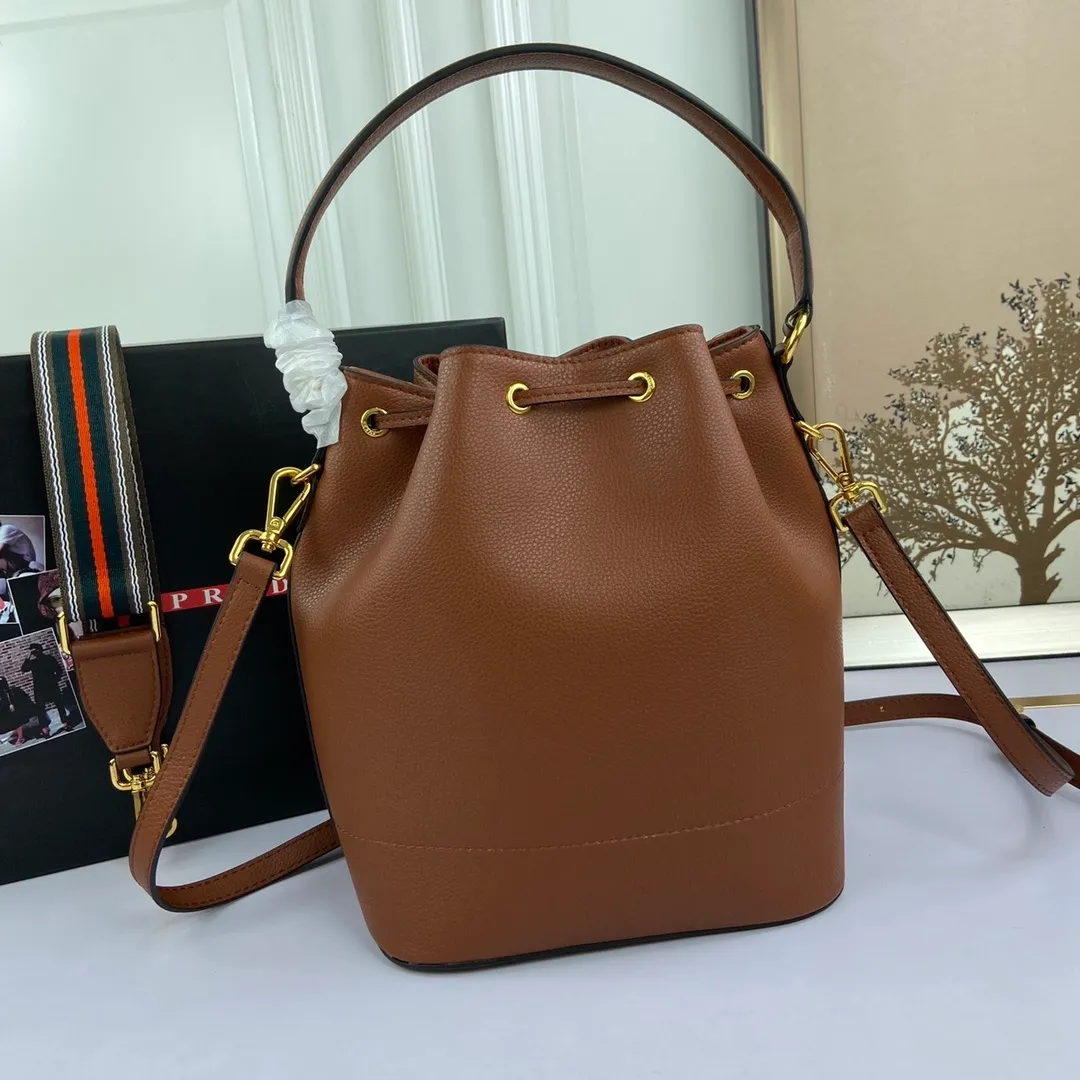 All categories Official website "Brand Women's Bags" Women's Bags 💙 PRADA 2022 official new Prada calfskin pebbled crossbody bag wholesale 58002300 High quality Size: 21-25-15CM