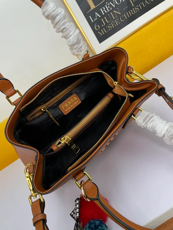 All categories Official website "Brand Women's Bags" Women's Bags 💙 PRADA 2022 official new Prada calfskin handbag wholesale 58002500 High quality Size: 30-22-13CM