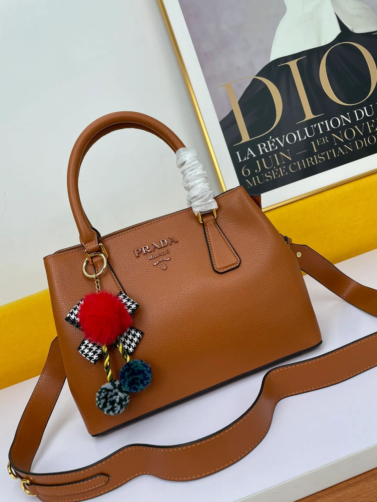 All categories Official website "Brand Women's Bags" Women's Bags 💙 PRADA 2022 official new Prada calfskin handbag wholesale 58002500 High quality Size: 30-22-13CM