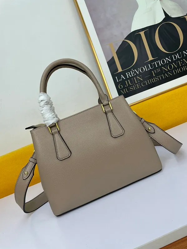 All categories Official website "Brand Women's Bags" Women's Bags 💙 PRADA 2022 official new Prada calfskin handbag wholesale 58002500 High quality Size: 30-22-13CM